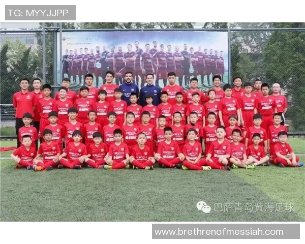 与足球明星亲密接触的瞬间记录我的足球梦与偶像的合影故事